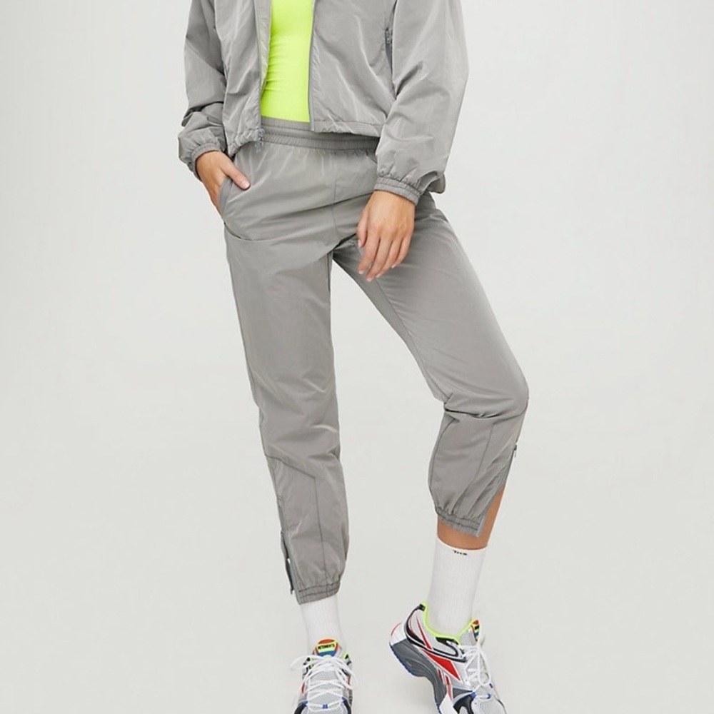Aritzia TNA Dope Dyed Trackpants - Picture 2 of 8